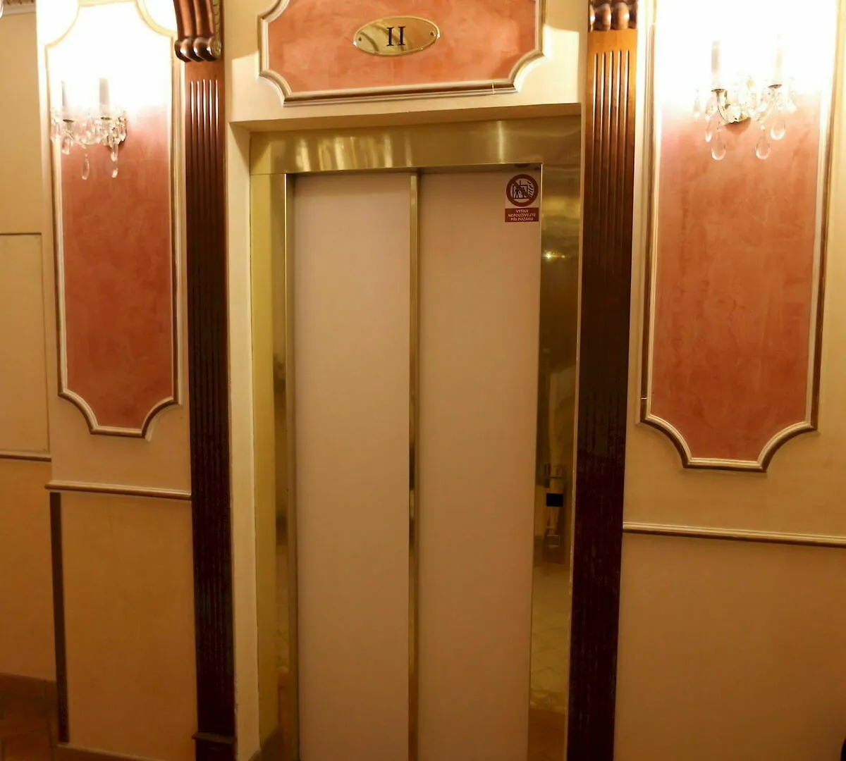 Hotel Renesance Krasna Kralovna Κάρλοβι Βάρι